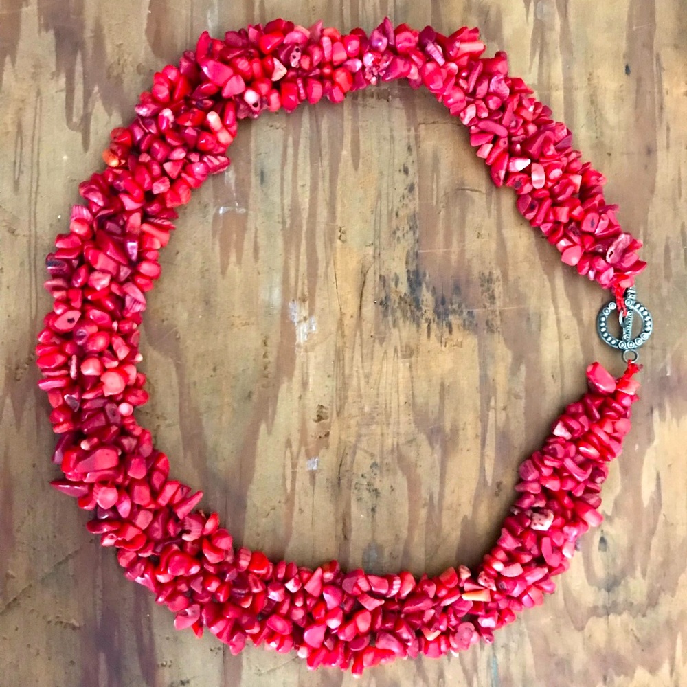Red shell necklace